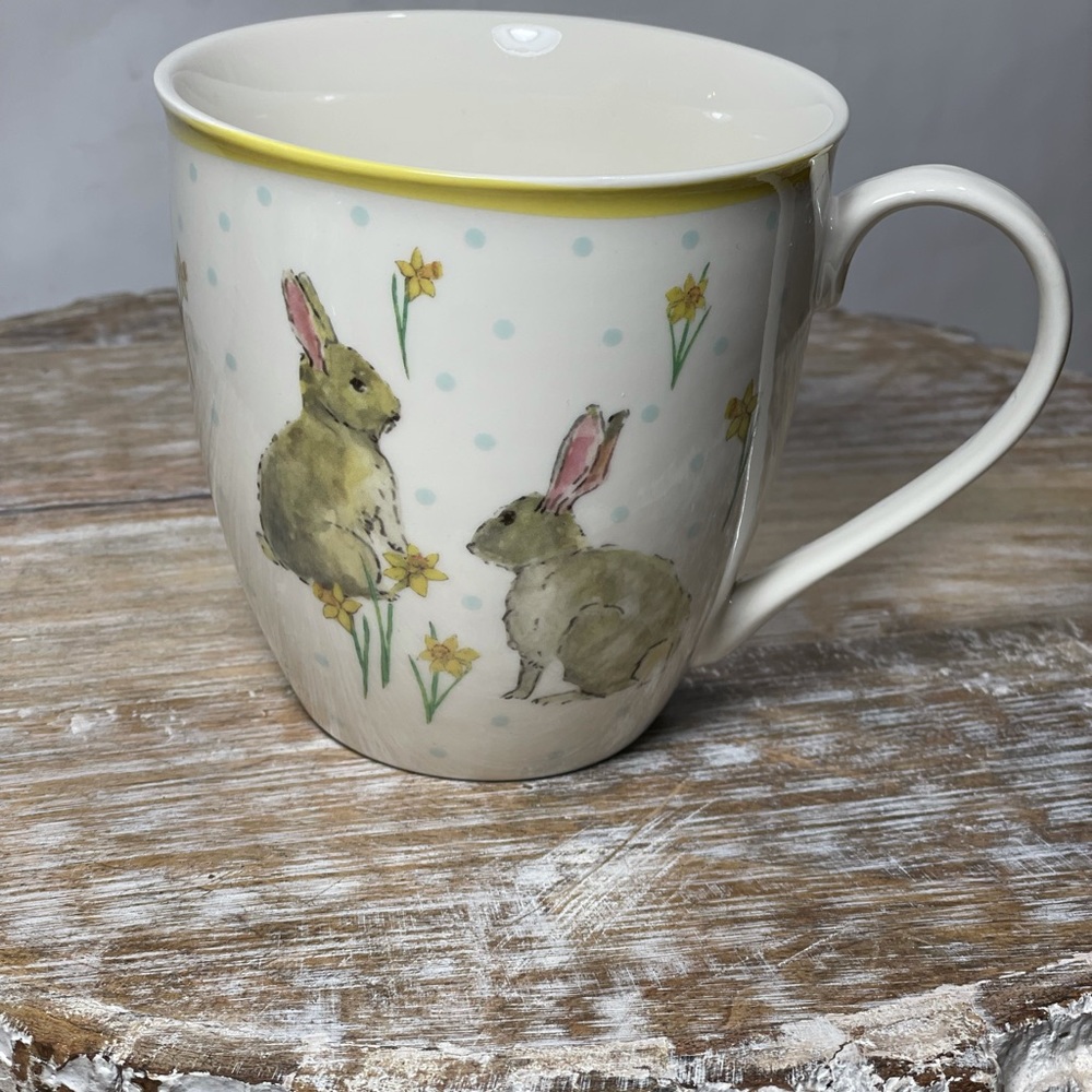 MILLY GREEN white Bunnies & Daffodils Mug